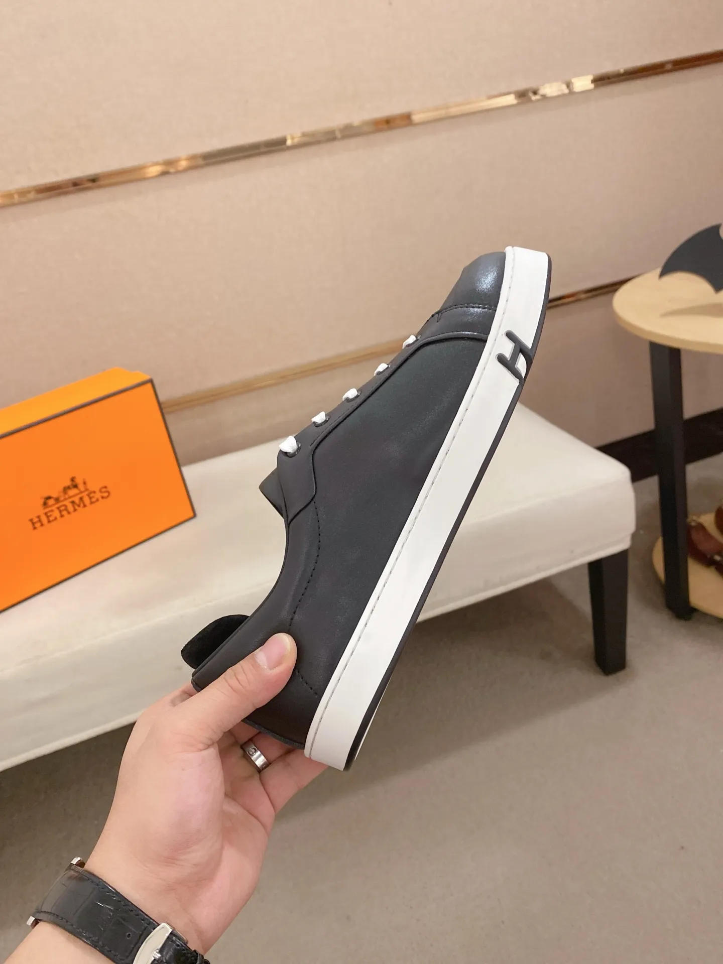 Men's clothing and shoes💰: 442💰《HERMES》【Classic original single version】Hermès; top 🔝purchase agent🔍🔍men's latest 🇺🇸 counter sales simultaneously, imported from Italy original ▲▲cowhide ▲▲ (high-end, nobility, class) ) Exquisite workmanship (Italian 🇮🇹 imported water-dyed 🐂 cowhide lining) sole: original sole provided by the original factory, ⚠️exclusive double-layer activity·TPR·rubber·combined molded outsole; super comfortable·wear-resistant·non-slip·environmental protection The real thing is more beautiful if you take the real thing (high quality, follow the order). You can enter and exit the counter at will * Number of yards: 38-44 (45 can be customized and cannot be returned or exchanged)